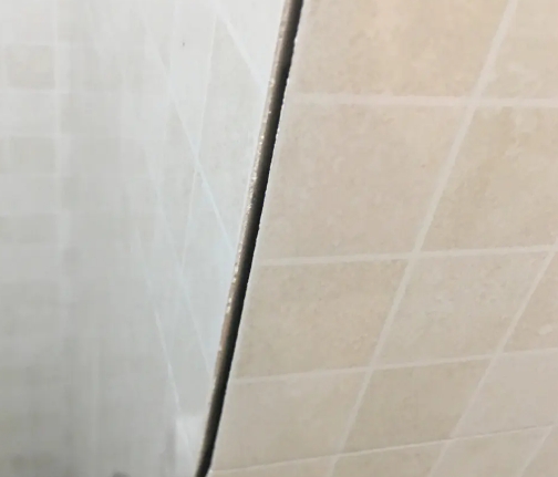 裕安瓷砖空鼓维修公司分享阳台瓷砖脱落的修复过程可以分为以下几个步骤