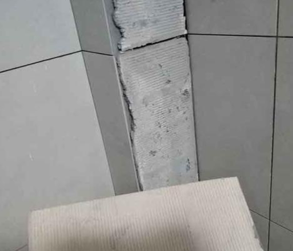 裕安瓷砖空鼓维修公司分享下厨房瓷砖脱落的补救措施。